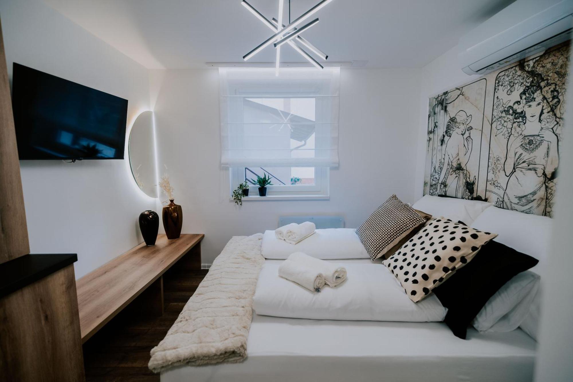 Maison De Luxe Szeged Luaran gambar